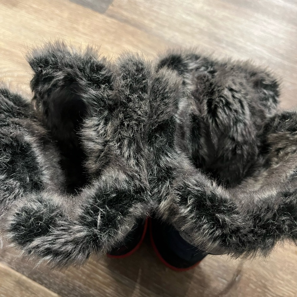 Boots - Picture 3 of 6